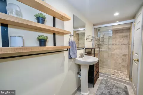 Bath - 465 Belrose Ln, Wayne, PA 19087 photo 11 of 11