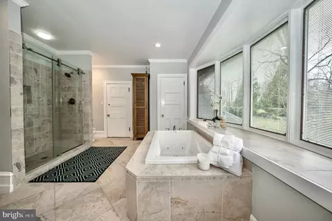 Bath - 465 Belrose Ln, Wayne, PA 19087 photo 6 of 11