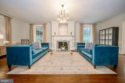 Living - 465 Belrose Ln, Wayne, PA 19087 photo 4 of 18