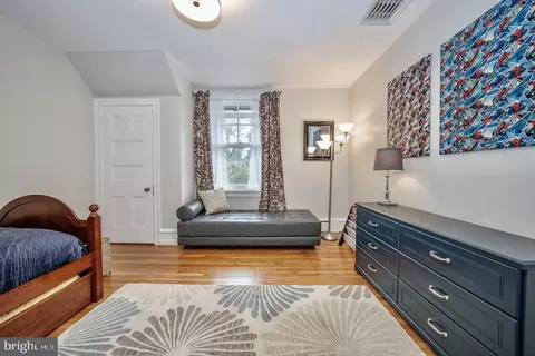 Living - 465 Belrose Ln, Wayne, PA 19087 photo 15 of 18