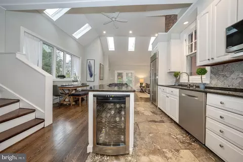 Kitchen - 465 Belrose Ln, Wayne, PA 19087 photo 2 of 3