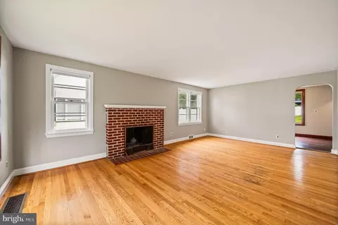 Living - 2620 Central Ave, Marcus Hook, PA 19061 photo 1 of 3