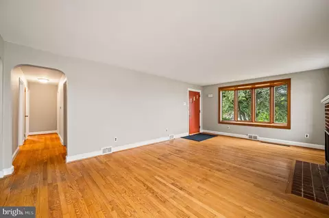 Living - 2620 Central Ave, Marcus Hook, PA 19061 photo 2 of 3