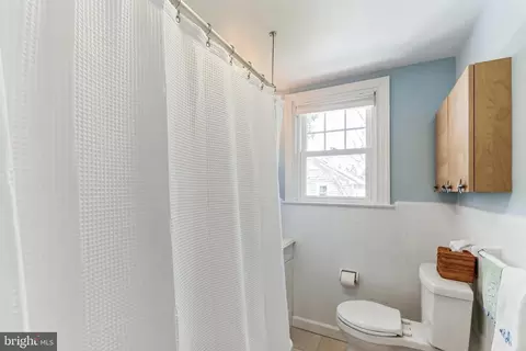 Bath - 419 Locust Rd, Wayne, PA 19087 photo 3 of 4