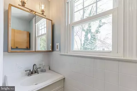 Bath - 419 Locust Rd, Wayne, PA 19087 photo 4 of 4