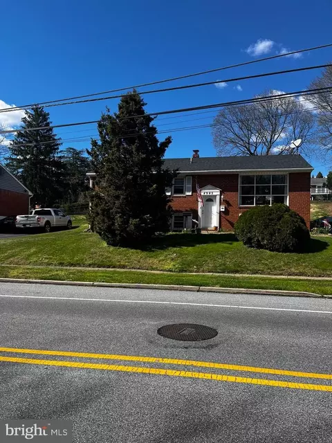 4945 Chester Creek Rd, Brookhaven, PA 19015