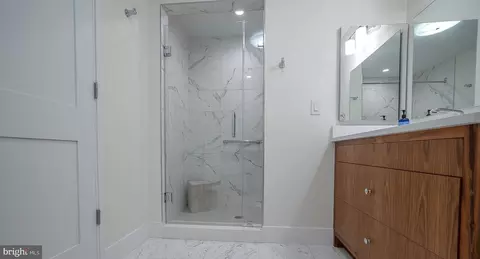 Bath - 427 E Lancaster Ave #1204, Wayne, PA 19087 photo 4 of 5