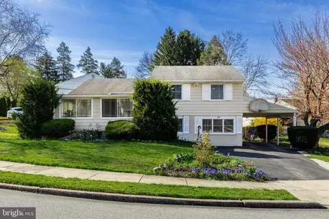14 Glenwood Cir, Aldan, PA 19018