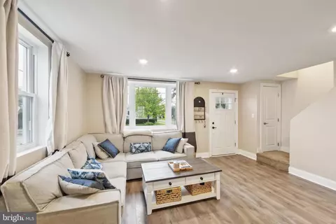 2630 Dutton Ml, Aston, PA 19014