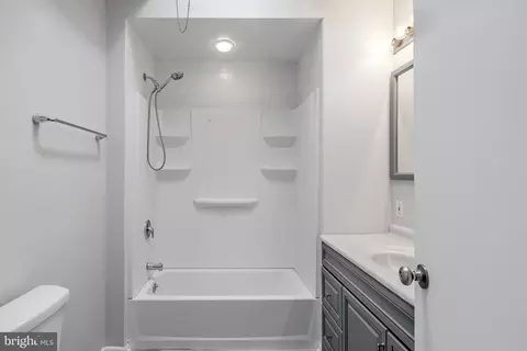 Bath - 243 Avon Rd, Upper Darby, PA 19082 photo 1 of 3