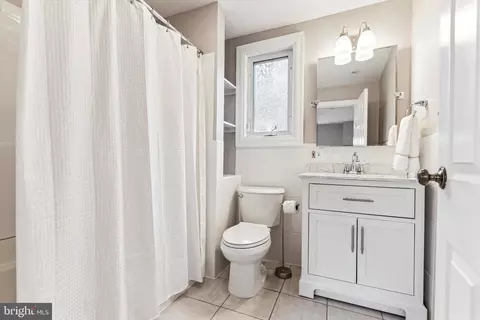 Bath - 252 N Aberdeen Ave, Wayne, PA 19087 photo 2 of 3