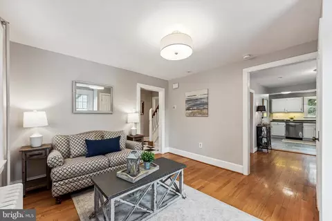 Living - 252 N Aberdeen Ave, Wayne, PA 19087 photo 1 of 3