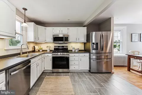 Kitchen - 252 N Aberdeen Ave, Wayne, PA 19087 photo 2 of 2