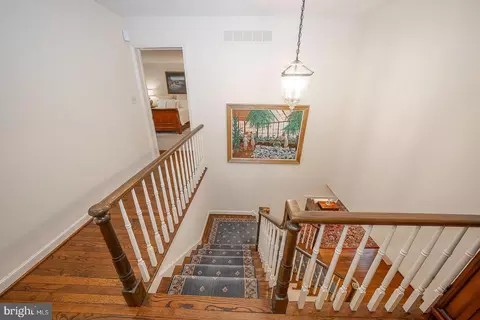 Entry Way - 213 Ravenscliff Rd, Wayne, PA 19087 photo 5 of 6