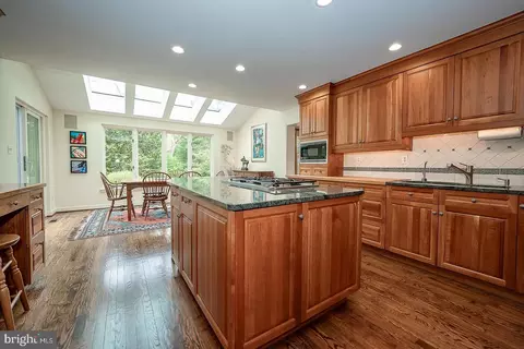 Kitchen - 213 Ravenscliff Rd, Wayne, PA 19087 photo 4 of 6
