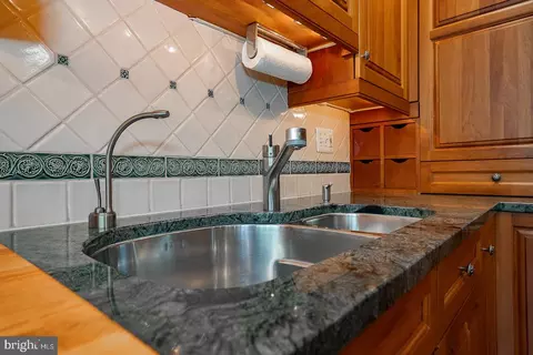 Kitchen - 213 Ravenscliff Rd, Wayne, PA 19087 photo 5 of 6
