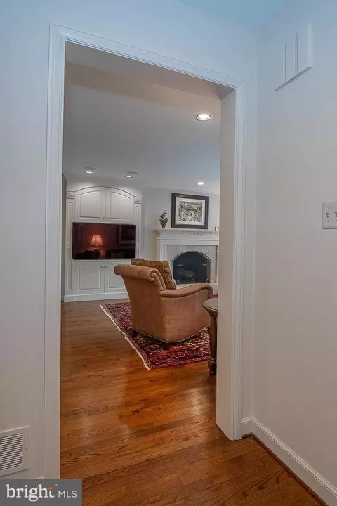 Entry Way - 213 Ravenscliff Rd, Wayne, PA 19087 photo 3 of 6
