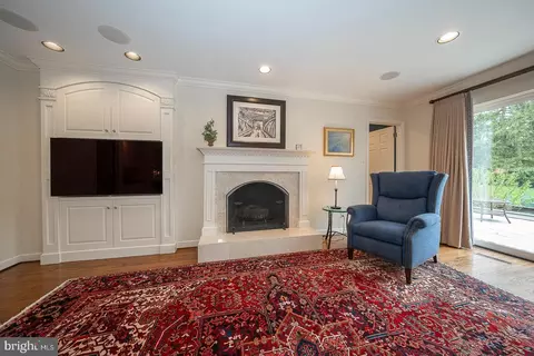 Living - 213 Ravenscliff Rd, Wayne, PA 19087 photo 4 of 10