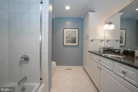 Bath - 213 Ravenscliff Rd, Wayne, PA 19087 photo 12 of 17
