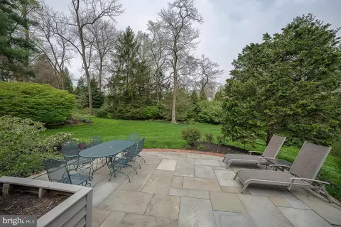 Exterior - 213 Ravenscliff Rd, Wayne, PA 19087 photo 7 of 10