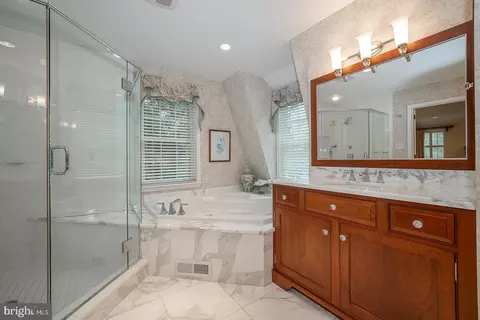 Bath - 213 Ravenscliff Rd, Wayne, PA 19087 photo 6 of 17