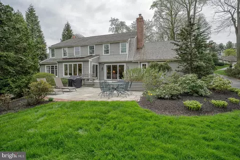 Exterior - 213 Ravenscliff Rd, Wayne, PA 19087 photo 8 of 10