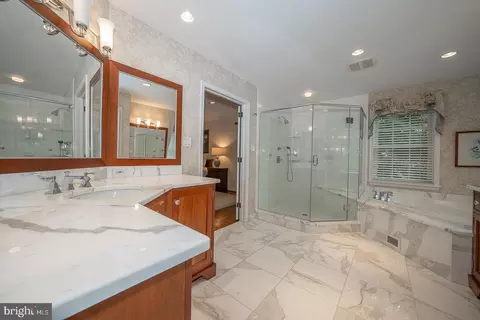 Bath - 213 Ravenscliff Rd, Wayne, PA 19087 photo 7 of 17