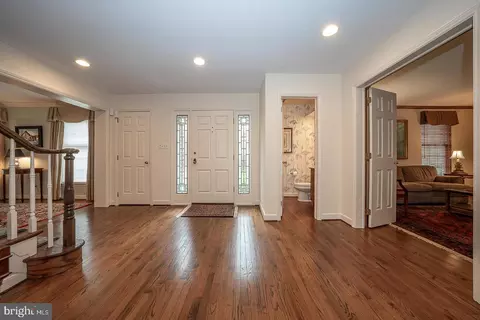 Entry Way - 213 Ravenscliff Rd, Wayne, PA 19087 photo 2 of 6