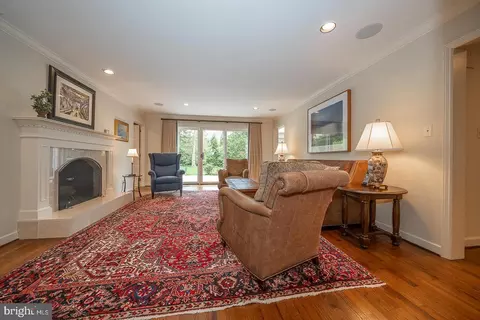 Living - 213 Ravenscliff Rd, Wayne, PA 19087 photo 3 of 10