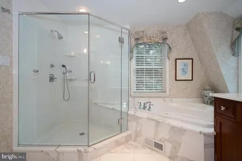 Bath - 213 Ravenscliff Rd, Wayne, PA 19087 photo 5 of 17