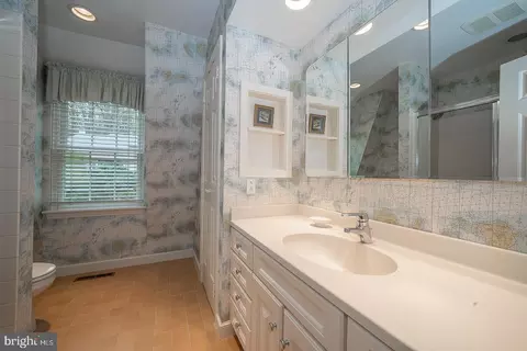 Bath - 213 Ravenscliff Rd, Wayne, PA 19087 photo 14 of 17