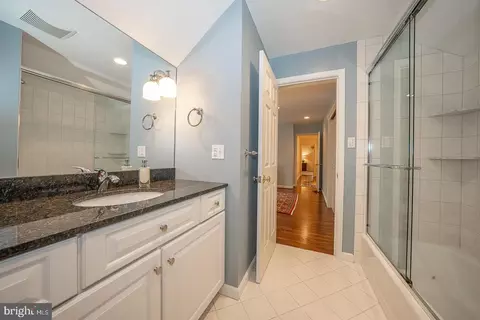 Bath - 213 Ravenscliff Rd, Wayne, PA 19087 photo 13 of 17