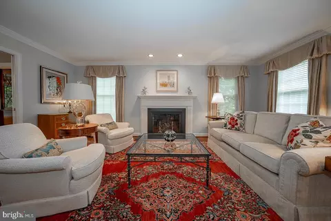 Living - 213 Ravenscliff Rd, Wayne, PA 19087 photo 8 of 10