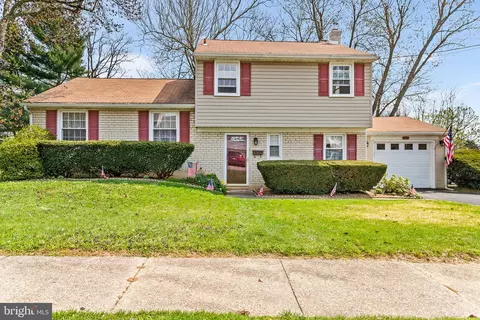 820 Adams Dr, Brookhaven, PA 19015