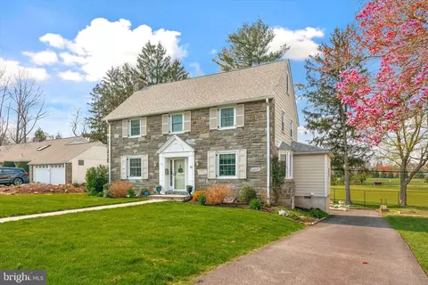 16 Golfview Rd, Ardmore, PA 19003