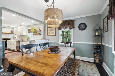 Dining - 844 Cricket Rd, Secane, PA 19018 photo 5 of 6
