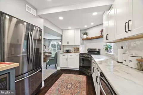 Kitchen - 844 Cricket Rd, Secane, PA 19018 photo 6 of 7