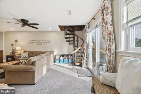 Living - 844 Cricket Rd, Secane, PA 19018 photo 8 of 8