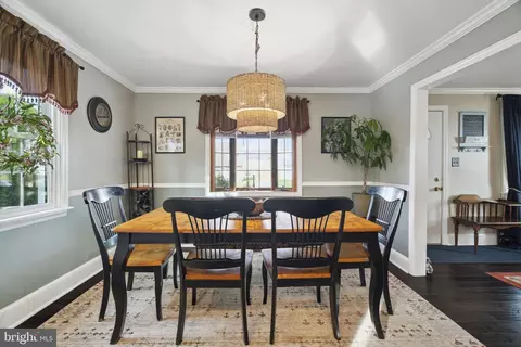 Dining - 844 Cricket Rd, Secane, PA 19018 photo 4 of 6