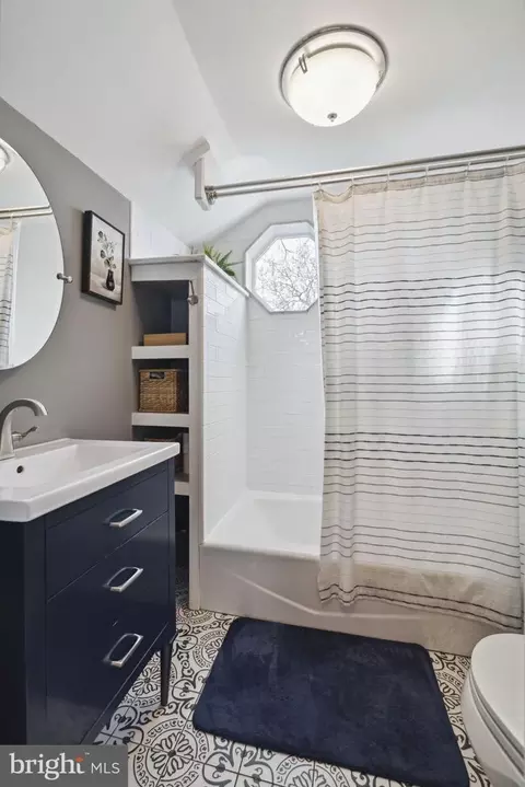 Bath - 844 Cricket Rd, Secane, PA 19018 photo 6 of 7