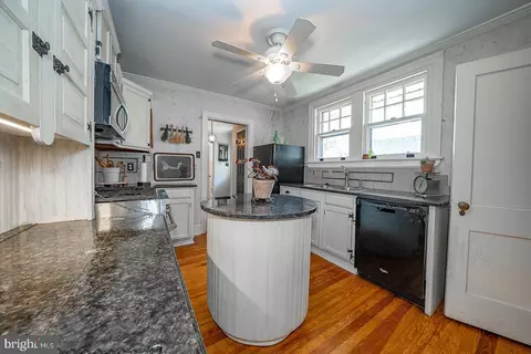 Kitchen - 118 Conestoga Rd, Wayne, PA 19087 photo 5 of 5