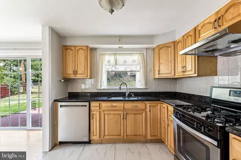 Kitchen - 872 Rhoads Dr, Springfield, PA 19064 photo 3 of 4
