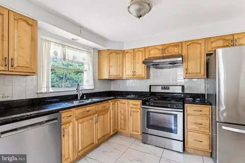 Kitchen - 872 Rhoads Dr, Springfield, PA 19064 photo 2 of 4