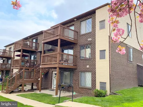 5200 Hilltop Drive Apt 297 W-26 Dr #297, W-26, Brookhaven, PA 19015