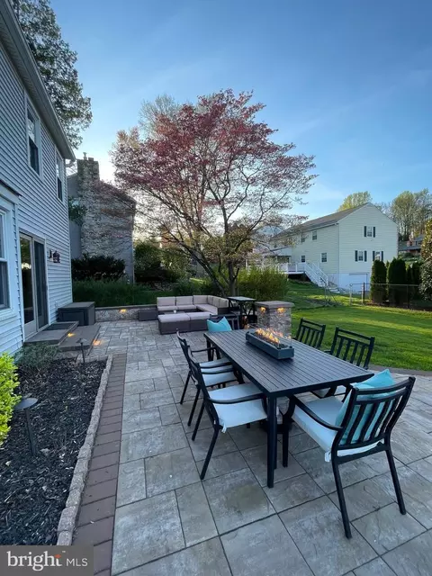 Exterior - 791 W Rolling Rd, Springfield, PA 19064 photo 9 of 12