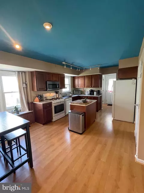 Kitchen - 791 W Rolling Rd, Springfield, PA 19064 photo 2 of 2