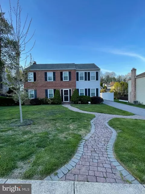 Exterior - 791 W Rolling Rd, Springfield, PA 19064 photo 4 of 12