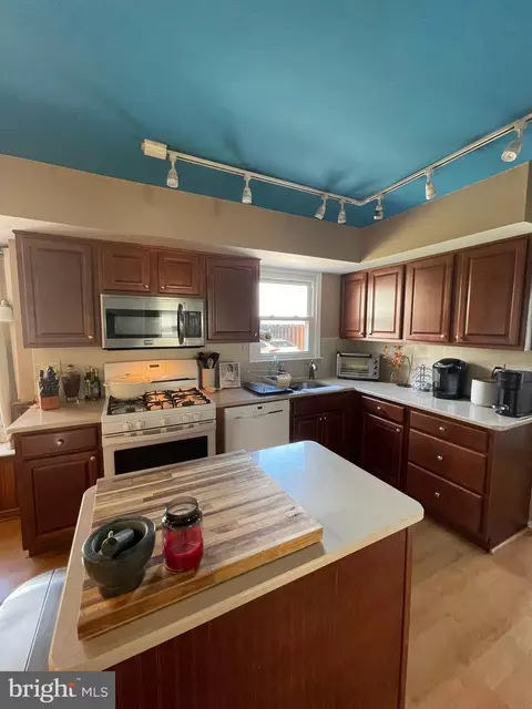 Kitchen - 791 W Rolling Rd, Springfield, PA 19064 photo 1 of 2