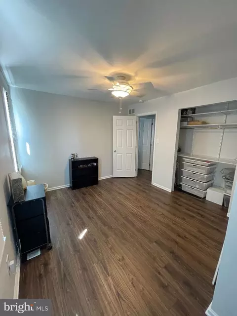 Living - 791 W Rolling Rd, Springfield, PA 19064 photo 9 of 10