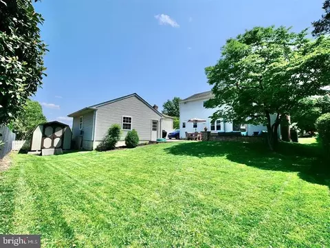 Exterior - 791 W Rolling Rd, Springfield, PA 19064 photo 3 of 12